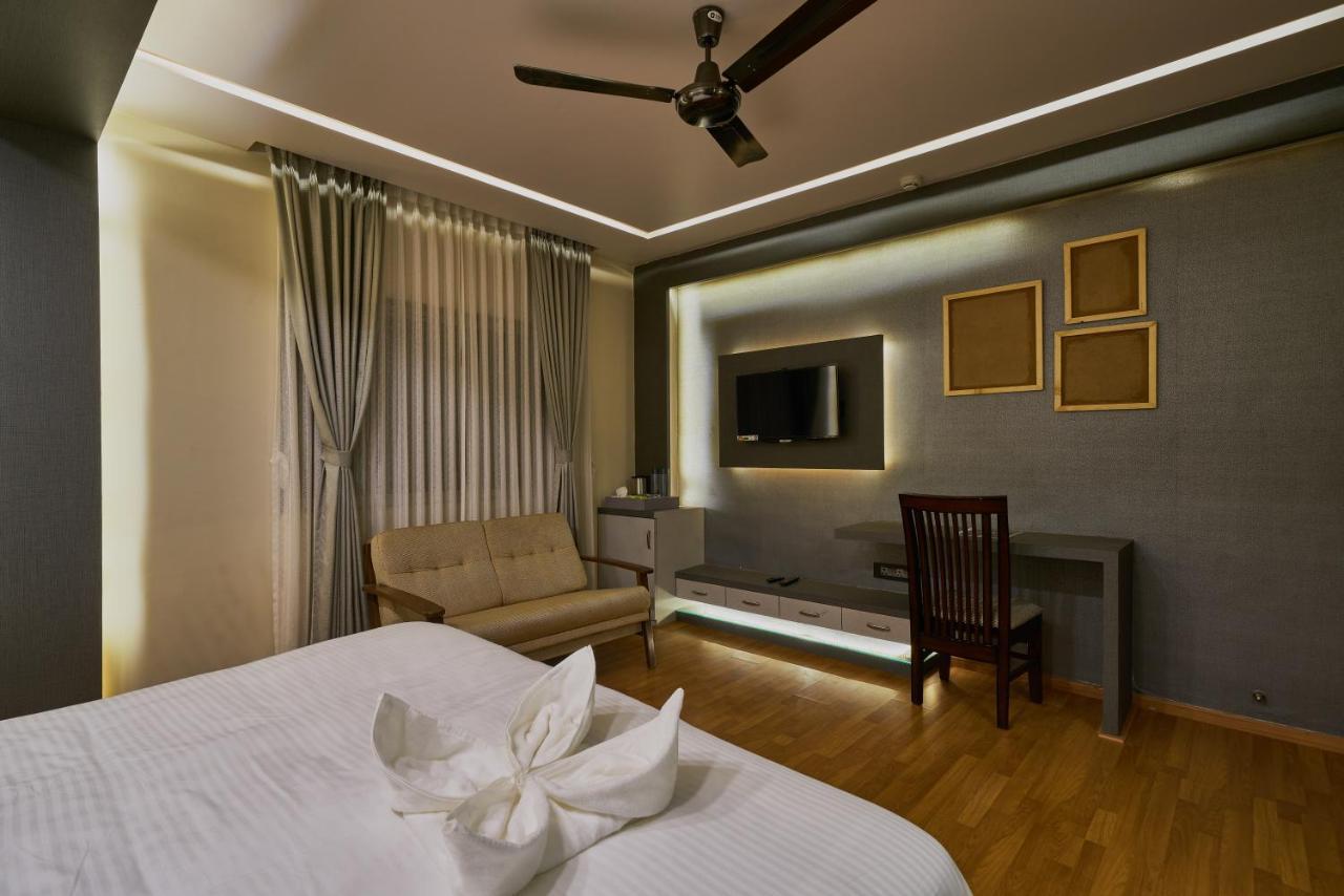 Tranquil La Casa Hotel Pune Exterior foto